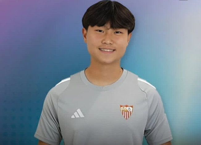 Aaron Ang sempat dipanggil di Timnas Indonesia U-17. [Instagram]